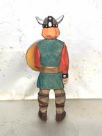 Houten hand gesneden Viking beeldje met zwaard en schild, Verzamelen, Gebruikt, Ophalen of Verzenden