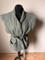 New Collection mooi groen gilet met riempje mt M, Kleding | Dames, Bodywarmers, Ophalen of Verzenden, Zo goed als nieuw, Maat 38/40 (M)