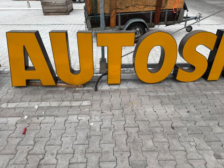 lichtreclame led letters autos autobedrijf 80cm hoog, Verzamelen, Merken en Reclamevoorwerpen, Zo goed als nieuw, Lichtbak of (neon) lamp