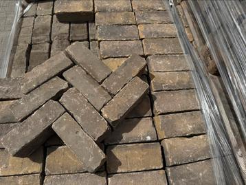 Dikformaat oud geel op pallet Aanbieding beschikbaar voor biedingen