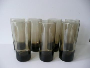 Zwarte retro glazen 7 stuks jaren 80 nooit gebruikt beschikbaar voor biedingen