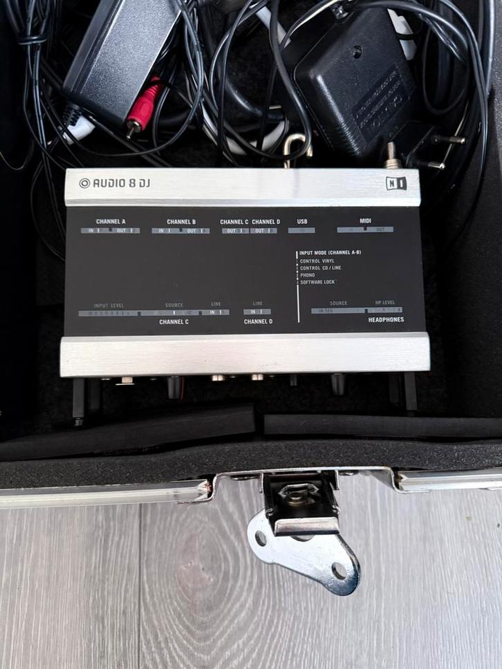 Native Instruments Audio 8 DJ USB audio Traktor Scratch, Computers en Software, Accu's en Batterijen, Zo goed als nieuw, Ophalen of Verzenden