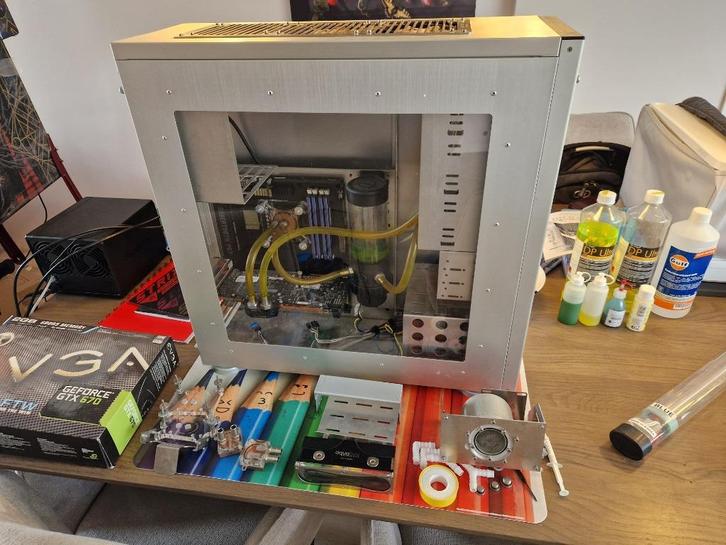 lian li fulltower met waterkoeling Mainboard geheugen enz, Computers en Software, Desktop Pc's, Gebruikt, Onbekend, 16 GB, Ophalen