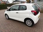 Peugeot 108 1.0 12V E-vti 68PK 3DR 2016 Wit, Auto's, Peugeot, Voorwielaandrijving, Stof, Zwart, Wit