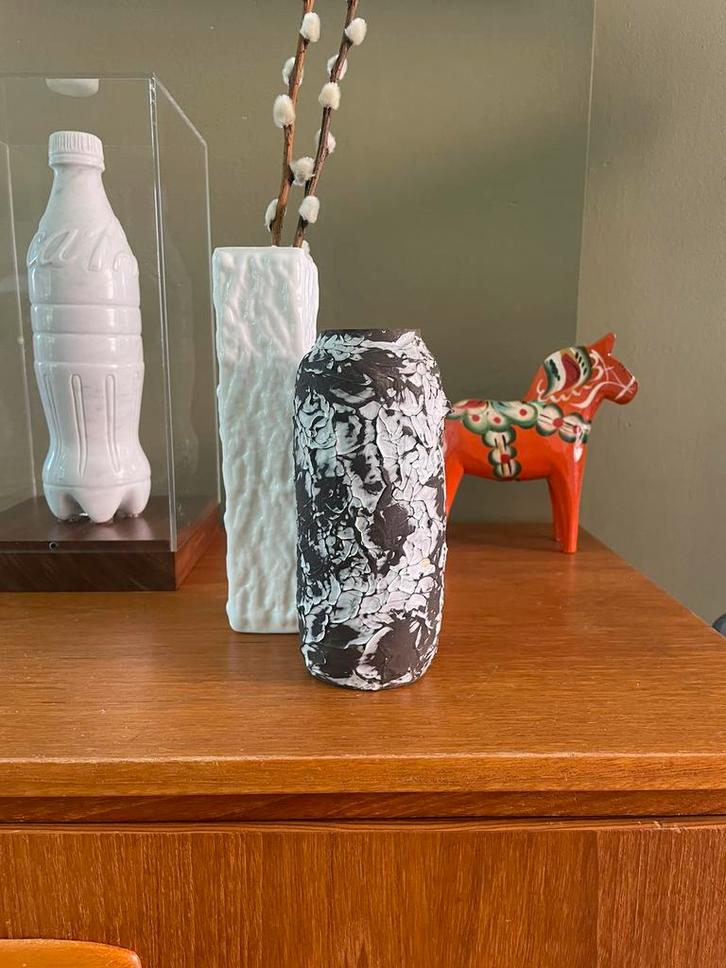 Vintage jaren 50 60 keramiek lava vaasje antraciet wit, Antiek en Kunst, Kunst | Designobjecten, Ophalen of Verzenden