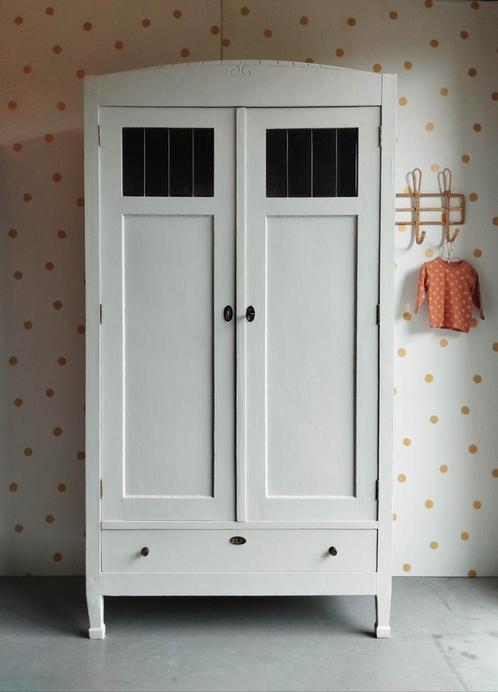 Vintage kledingkast met raampjes / hang-leg / linnenkast, Kinderen en Baby's, Kinderkamer | Commodes en Kasten, Zo goed als nieuw