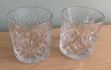 Twee glazen whisky glazen The Glenlivet beschikbaar voor biedingen
