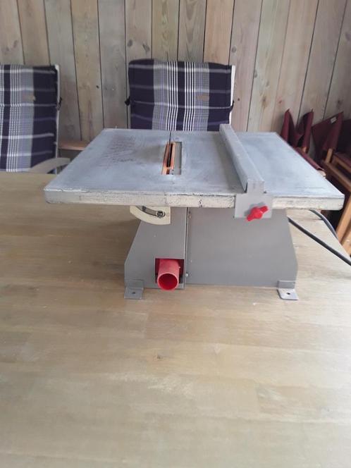 Kinzo tafelzaagmachine 700 W. zonder beschermkap, Doe-het-zelf en Verbouw, Gereedschap | Zaagmachines, Gebruikt, 600 tot 1200 watt
