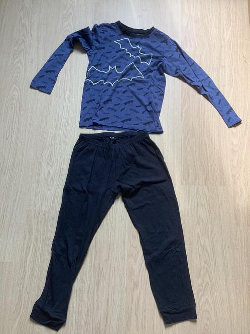 mooie blauwe pyjama met vleermuizen maat 134/140, Kinderen en Baby's, Kinderkleding | Maat 140, Zo goed als nieuw, Jongen, Nacht- of Onderkleding