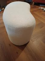 Mooie bouclé poef - voetenbankje of extra zitplek, Huis en Inrichting, Ophalen, Minder dan 50 cm, Gebruikt, 75 tot 100 cm