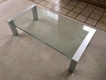 Salontafel met glazen blad en aluminium poten, 140 x 70 cm beschikbaar voor biedingen