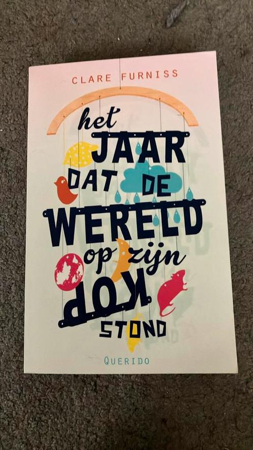 Clare Furniss - Het jaar dat de wereld op zijn kop stond, Boeken, Kinderboeken | Jeugd | 13 jaar en ouder, Nieuw, Ophalen of Verzenden