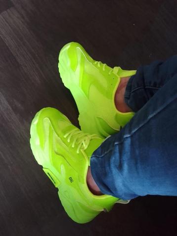 Neon gele sneakers maat 39/40 beschikbaar voor biedingen