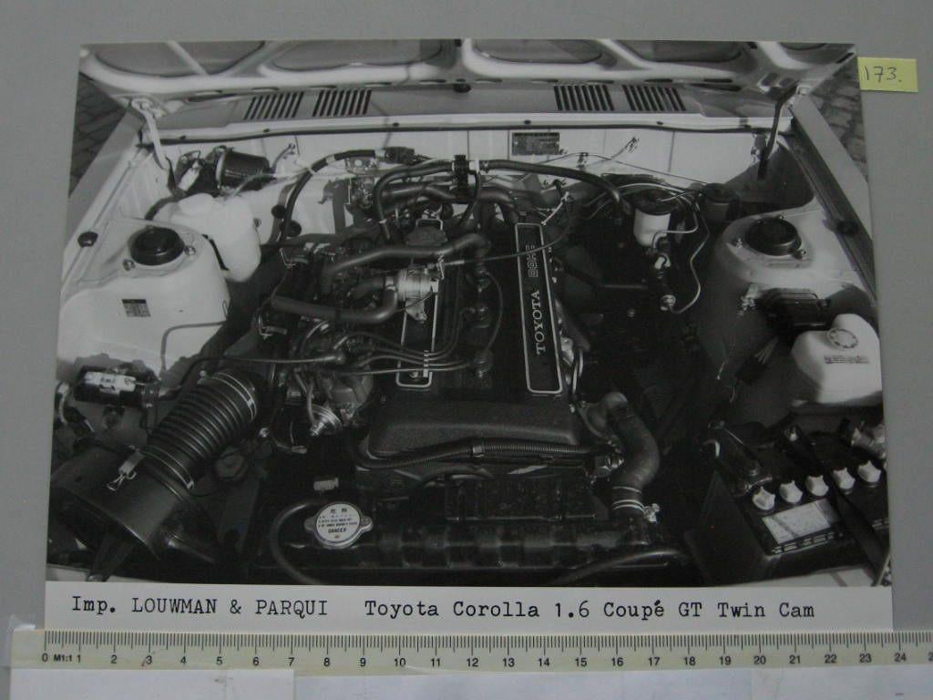 TOY 173 Toyota Corolla 1.6 Coupé GT Twin Cam motor persfoto, Ophalen of Verzenden, Zo goed als nieuw, Toyota