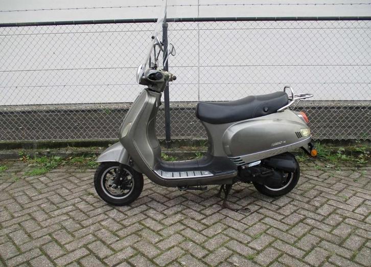 Turbho Snorscooter RL-50 Riva, Fietsen en Brommers, Snorfietsen en Snorscooters, Zo goed als nieuw, Overige merken, Benzine, Ophalen of Verzenden