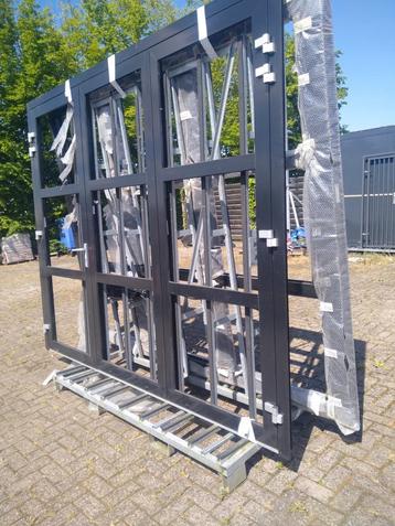 2 x kozijn met harmonica deuren  beschikbaar voor biedingen