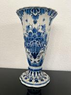Delfts blauwe bekervaas, Ophalen