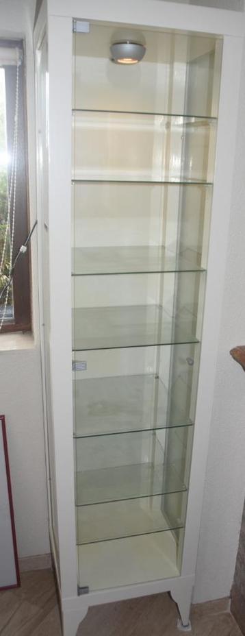 Vitrinekast met 7 glazen planken + verlichting 189 cm hoog beschikbaar voor biedingen