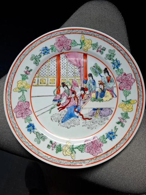 Chinees Porseleinen Bord met Handgeschilderde Scène, Antiek en Kunst, Antiek | Porselein, Ophalen of Verzenden