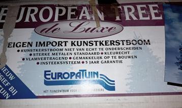 KERSTBOOM, NOG VERPAKT IN DOOS beschikbaar voor biedingen