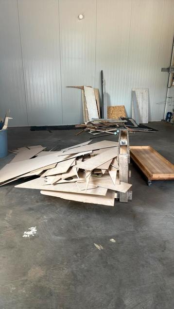 Mdf, multiplex en rest stukken massief, berken, vuren beschikbaar voor biedingen