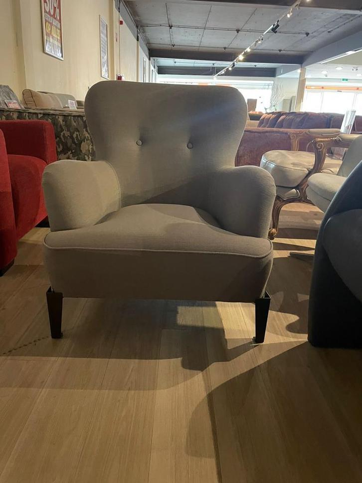 Fauteuil stoel stof grijs 2 knopen lounge seat, Huis en Inrichting, Fauteuils, Nieuw, Stof, Ophalen