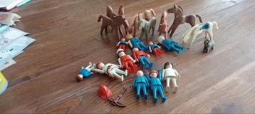 Oude Playmobil Figuren en Paarden - 1974 beschikbaar voor biedingen