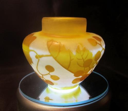 Antiek cameo glazen art nouveau vaasje Emile Gallé, Antiek en Kunst, Antiek | Glas en Kristal, Verzenden