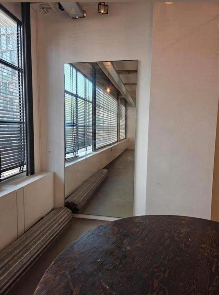 Moderne rechthoekige spiegel., Huis en Inrichting, Overige Huis en Inrichting, Zo goed als nieuw, Ophalen of Verzenden