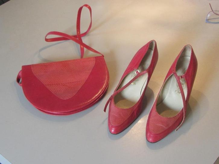 Leren pumps en tas, spaans, maat 37 rood, Kleding | Dames, Schoenen, Zo goed als nieuw, Schoenen met hoge hakken, Rood, Ophalen of Verzenden