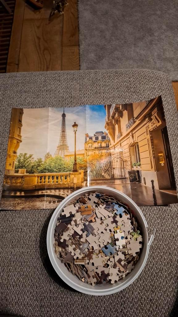 Legpuzzel Parijs - Eiffeltoren met oprolbaar puzzelmat, Hobby en Vrije tijd, Denksport en Puzzels, Gebruikt, Legpuzzel, 500 t/m 1500 stukjes