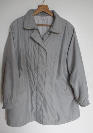 Lichtgrijze, gewatteerde winterjas, maat 48 beschikbaar voor biedingen