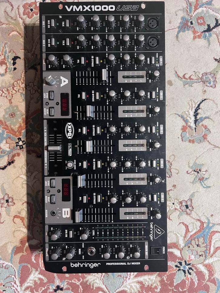 Behringer VMX1000 USB DJ Mixer, Muziek en Instrumenten, Mengpanelen, Gebruikt, 5 tot 10 kanalen, Microfooningang, Ophalen