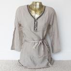 Prachtig C&S Jurkje 100% Katoen - 80 (M) € 15,-, Kleding | Dames, Jurken, Maat 38/40 (M), C&S, Beige, Ophalen of Verzenden