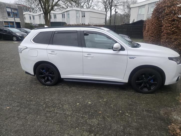Mitsubishi Outlander 2.0 Phev 203pk 4WD CVT 5P, Auto's, Mitsubishi, Particulier, Outlander, 4x4, ABS, Achteruitrijcamera, Adaptieve lichten