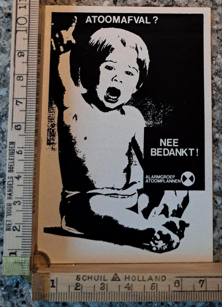 Vintage sticker Atoomafval nee bedankt alarmgroep atoomplan, Verzamelen, Stickers, Zo goed als nieuw, Ophalen of Verzenden