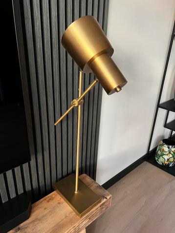 Gouden sta lampen beschikbaar voor biedingen