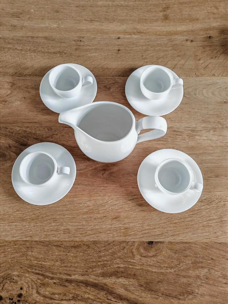 Villeroy & Boch Espresso Set - 4 Kopjes & Melkkan, Huis en Inrichting, Keuken | Servies, Nieuw, Kop(pen) en/of Schotel(s), Effen