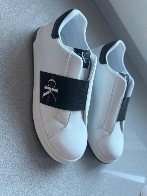 NIEUW | Calvin Klein Jeans Slip-On Sneakers - Maat 38, Kleding | Heren, Schoenen, Nieuw, Sneakers of Gympen, Wit, Ophalen of Verzenden