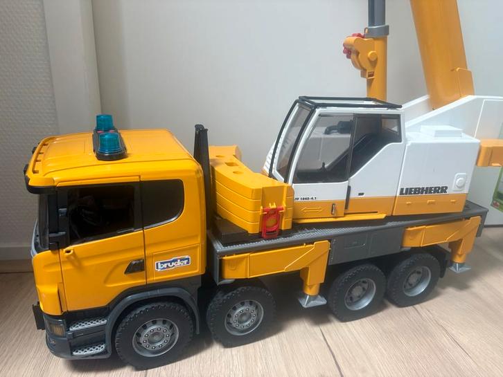 Bruder 3571 Scania Vrachtwagen met Liebherr Kraan, Kinderen en Baby's, Speelgoed | Speelgoedvoertuigen, Nieuw, Ophalen