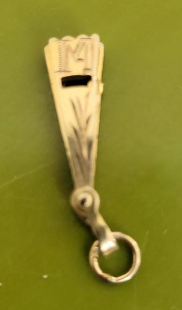 14 krts gouden hanger  " waaier" beschikbaar voor biedingen