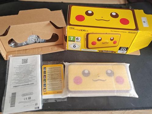 Nintendo 2DS XL Pikachu compleet met handleiding en doos, Spelcomputers en Games, Spelcomputers | Nintendo 2DS en 3DS, Zo goed als nieuw