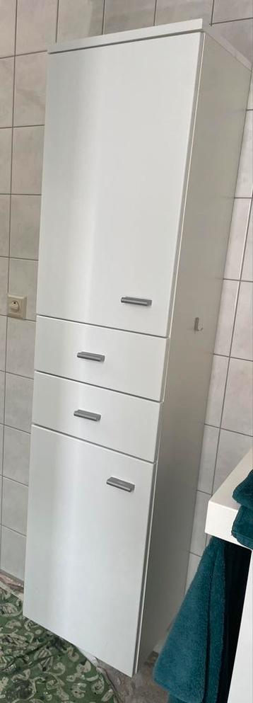 Mooi wit badkamer kolomkast. Afmetingen zie beschrijving.