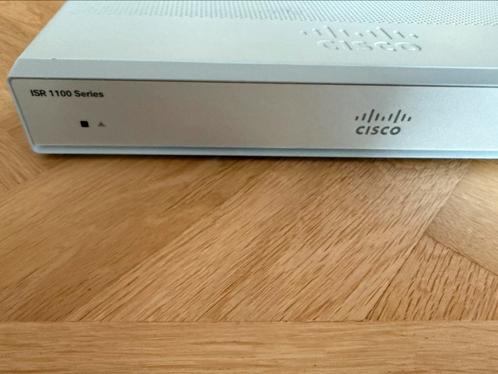 Cisco ISR 1100 series, Computers en Software, Netwerk switches, Zo goed als nieuw, Ophalen of Verzenden