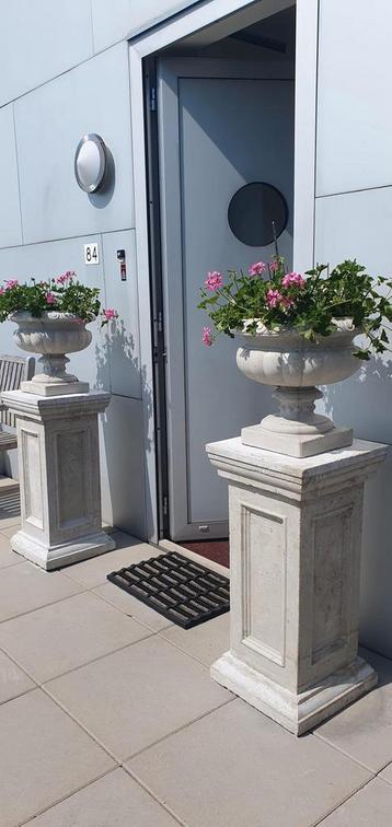 Unieke & sierlijke italiaanse betonnen bloempotten & zuilen
 beschikbaar voor biedingen
