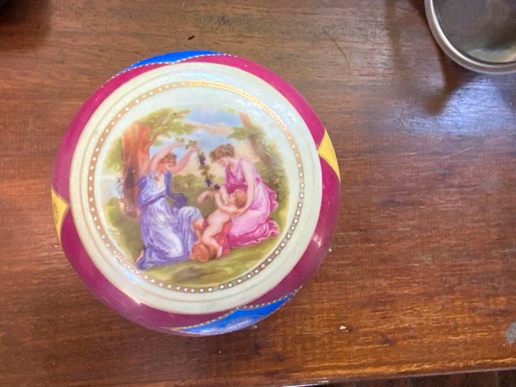 Antieke porseleinen doos met deksel, Antiek en Kunst, Antiek | Keramiek en Aardewerk, Ophalen of Verzenden