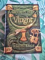 Angie Sage:
Septimus Heap - Vlught,
Hardcover Nederlands, Boeken, Ophalen of Verzenden, Gelezen