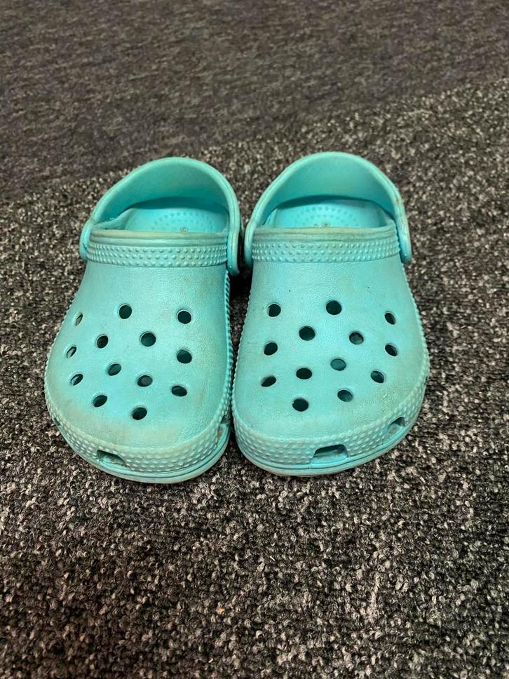 Turquoise crocs C7 (23/24), Kinderen en Baby's, Babykleding | Schoentjes en Sokjes, Zo goed als nieuw, Jongetje of Meisje, Schoentjes