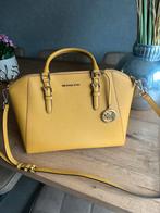 Originele MK tas. Gave okergele kleur, Sieraden, Tassen en Uiterlijk, Tassen | Damestassen, Ophalen of Verzenden, Zo goed als nieuw