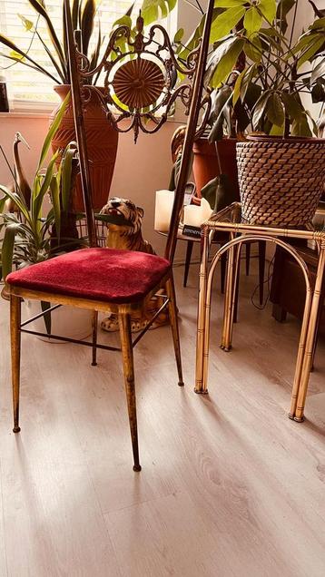 Vintage Chiavari Stoel met Rode Bekleding beschikbaar voor biedingen